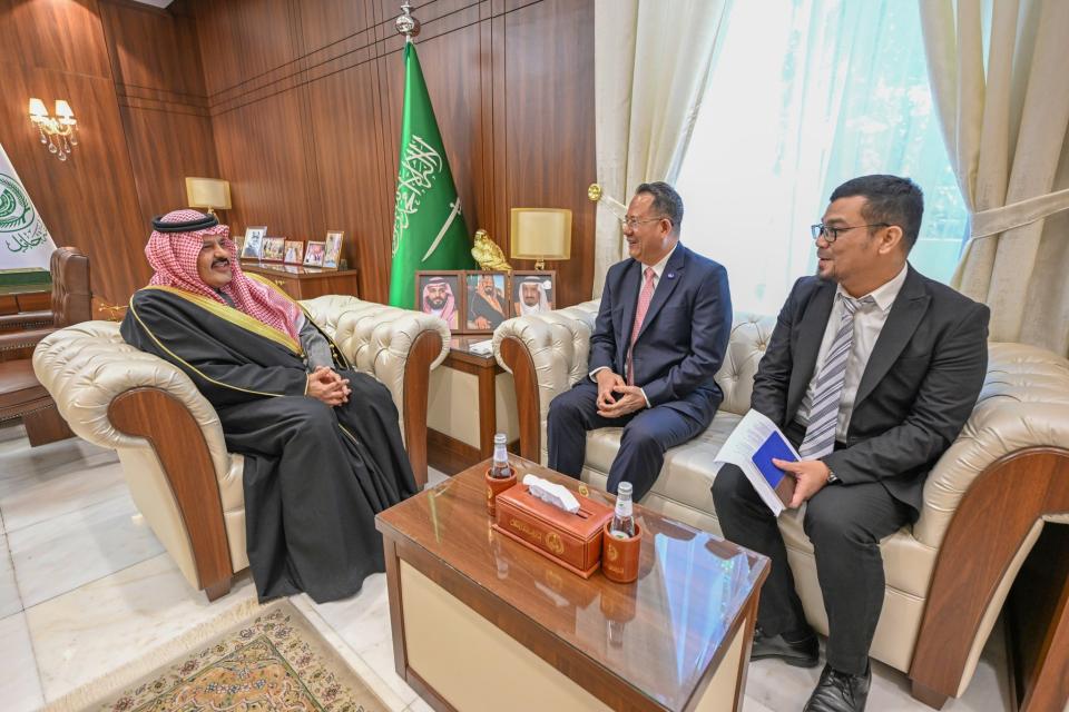 أمير منطقة حائل يستقبل سفير تايلند لدى المملكة