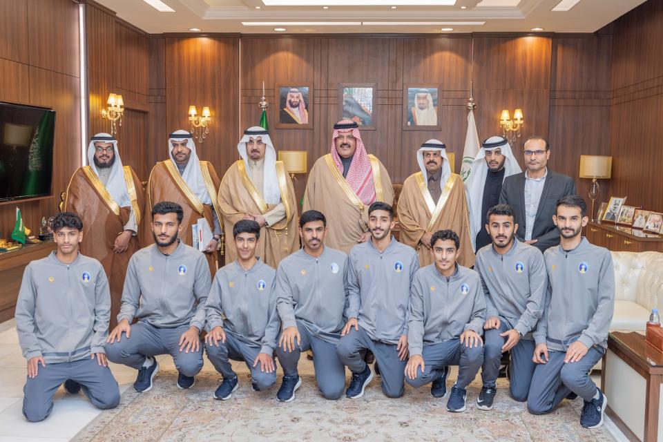 الأمير عبدالعزيز بن سعد يستقبل رئيس جامعة حائل وأعضاء منتخب الجامعة لكرة القدم