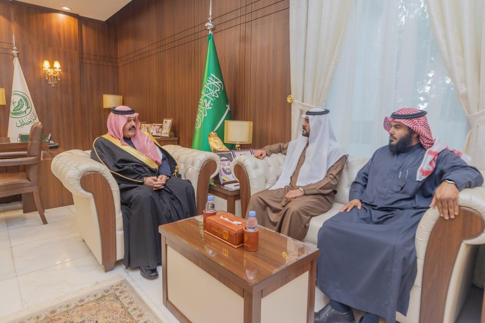 أمير منطقة حائل يستقبل الرئيس التنفيذي لشركة سعود الغسلان العقارية 
