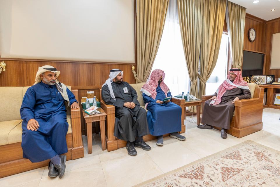وكيل إمارة حائل يلتقي رئيس مجلس إدارة الجمعية الخيرية للعناية بالمساجد بالمنطقة