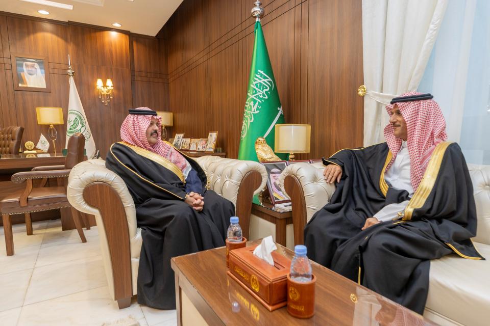أمير منطقة حائل يستقبل رئيس الجمعيَّة السُّعوديَّة لهواة اللاسلكي