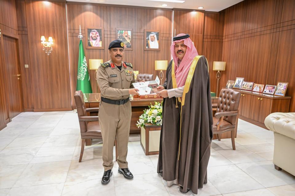 أمير حائل يستقبل مدير شرطة المنطقة