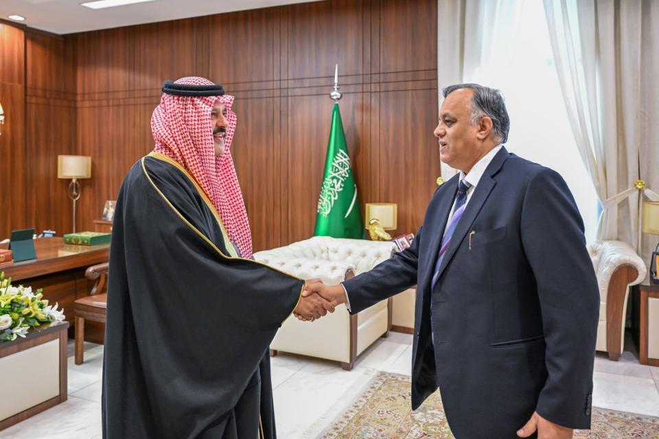 أمير منطقة حائل يستقبل سفير الهند لدى المملكة