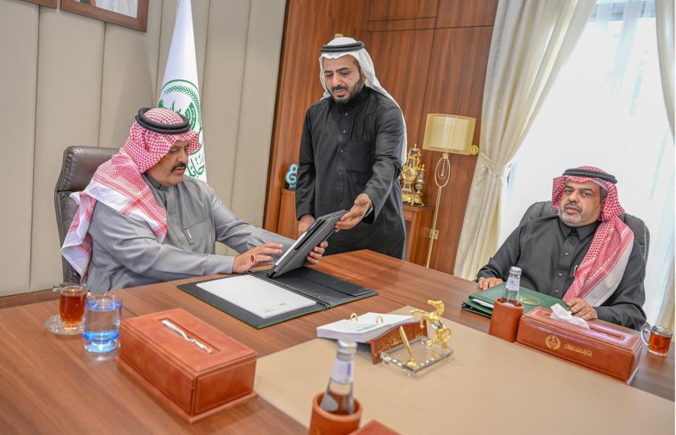 أمير حائل يدشن نظام متابعة تنفيذ الأحكام ونظام المشايخ والنواب والمعرفين بالإمارة