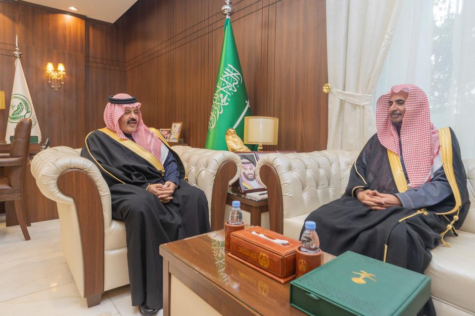 أمير حائل يستقبل مفوض الإفتاء بالمنطقة