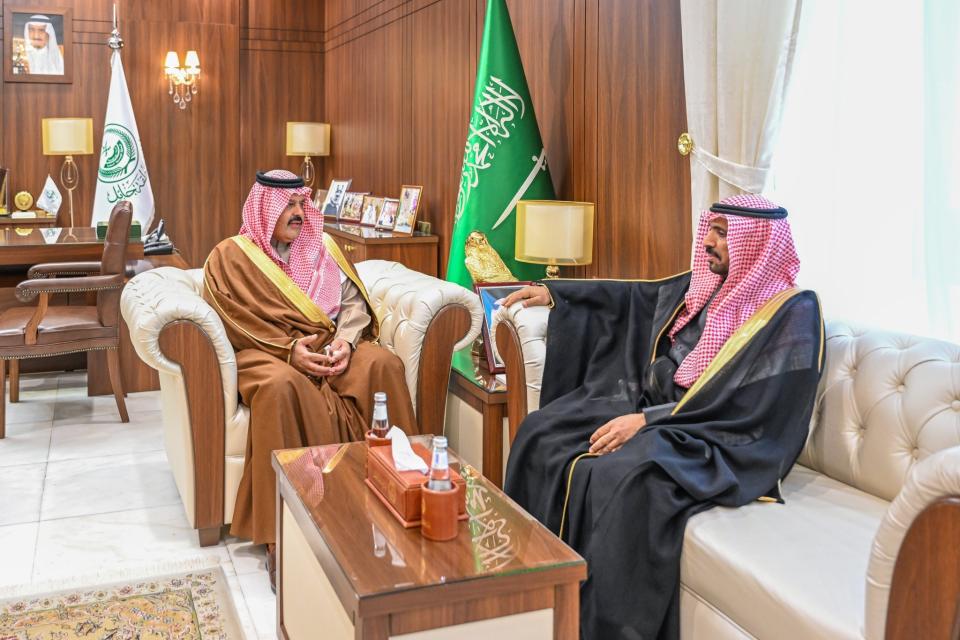 أمير حائل يستقبل رئيس فرع النيابة العامة بالمنطقة