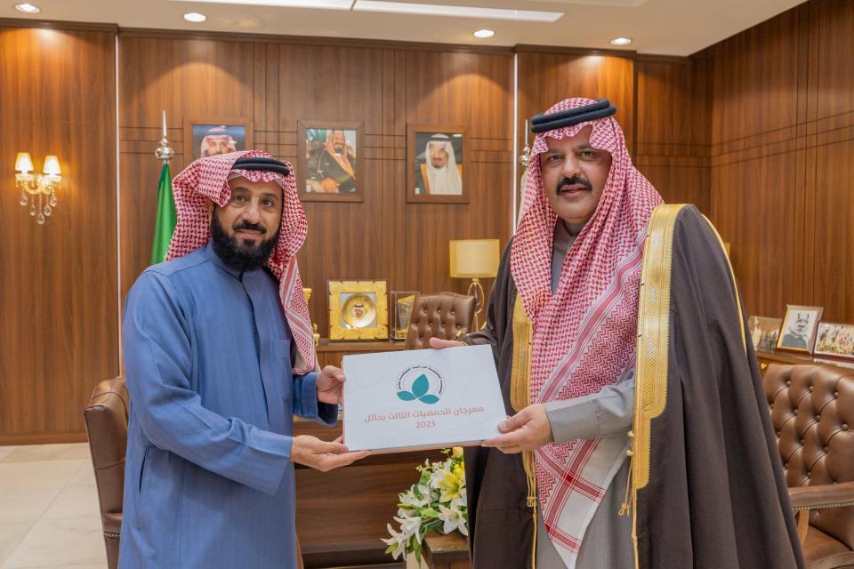 الأمير عبدالعزيز بن سعد يتسلم التقرير الختامي لمهرجان حمضيات حائل في نسخته الثالثة