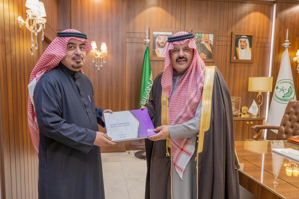الأمير عبدالعزيز بن سعد يطلع على التقرير السنوي للمسؤولية المجتمعية بشركة مياه آبار حائل