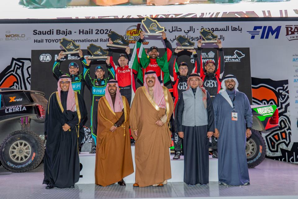 أمير منطقة حائل يتوج الراجحي بطلاً لرالي حائل تويوتا الدولي 2024