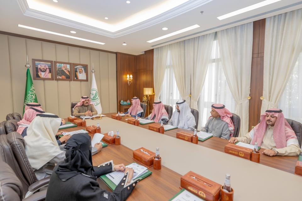أمير حائل يرأس الاجتماع الثاني لمجلس أمناء برنامج الأمير عبد العزيز بن سعد للتنمية المجتمعية 2022 - 2023