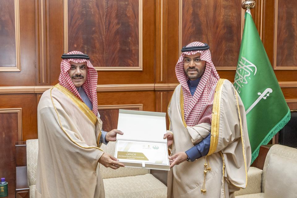 نائب أمير حائل يطلع على التقرير السنوي للإدارة العامة للأحوال المدنية بالمنطقة
