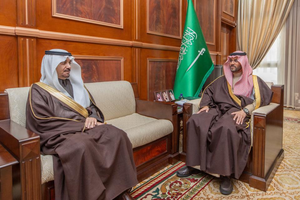 نائب أمير منطقة حائل يلتقي رئيس جامعة حائل وعدداً من منسوبيها