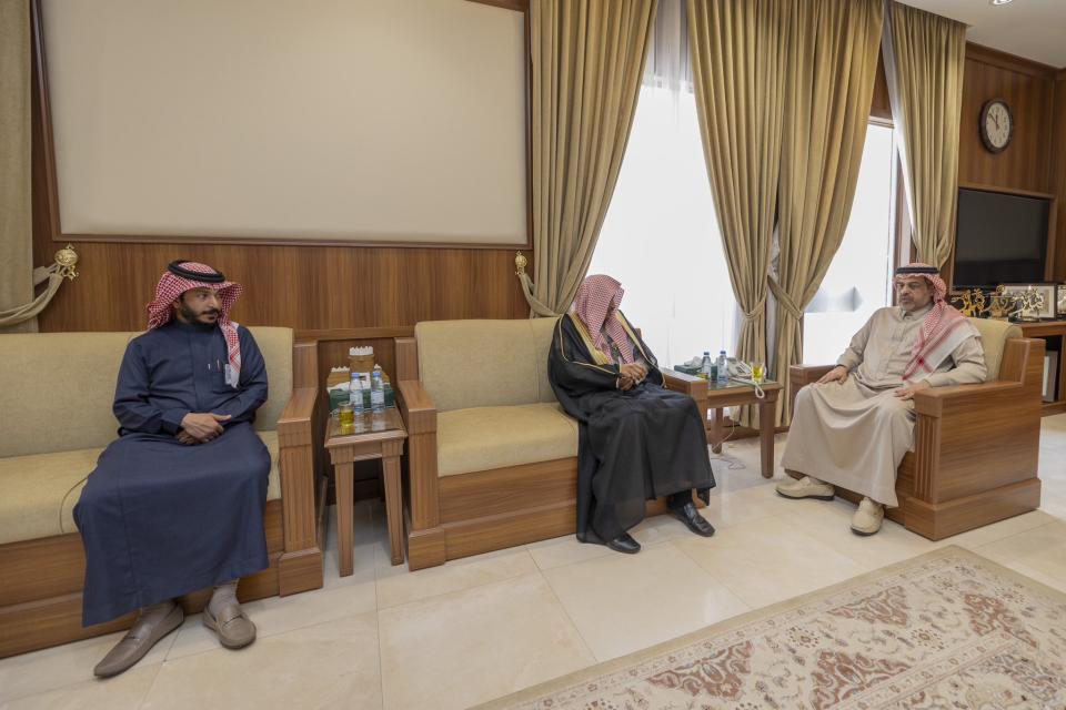 وكيل إمارة حائل يطلع على تقرير لجهود رئاسة هيئة الأمر بالمعروف خلال موسم الحج الماضي