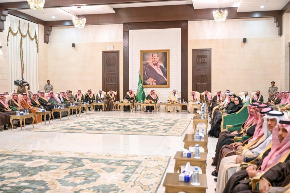 أمير منطقة حائل يعقد جلسةً مفتوحةً لأعضاء لجان مجلس الشورى المتخصصة ومسؤولي الإدارات الحكومية بالمنطقة