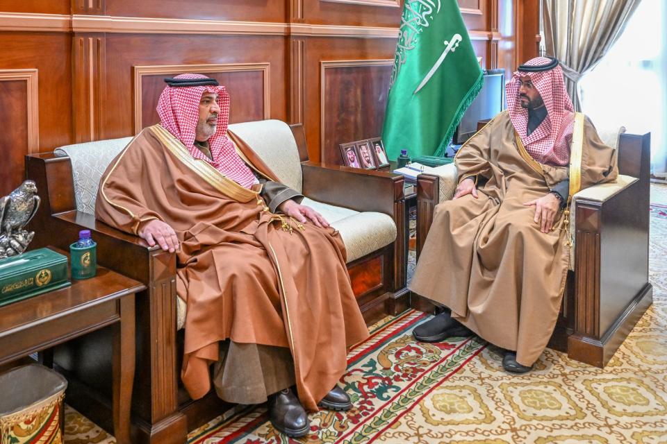نائب أمير حائل يتسلم التقرير السنوي لفرع هيئة الهلال الأحمر السعودي بالمنطقة