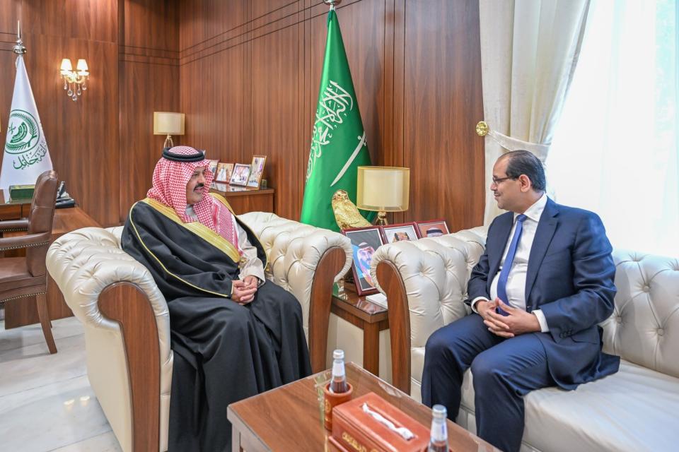 أمير منطقة حائل يستقبل سفير الأردن لدى المملكة