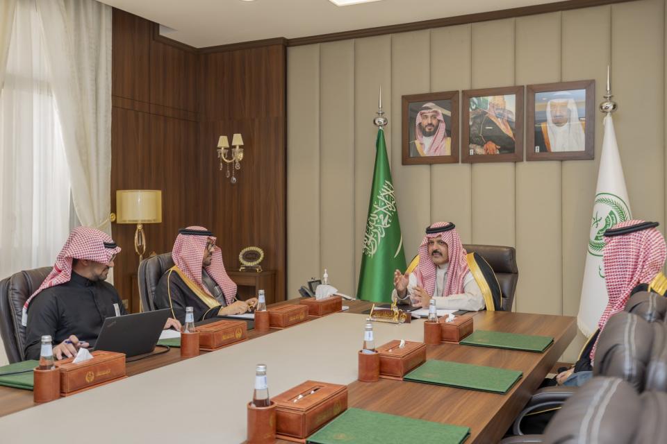 الأمير عبدالعزيز بن سعد يطلع على تقارير أعمال ومشاريع هيئة تطوير المنطقة 