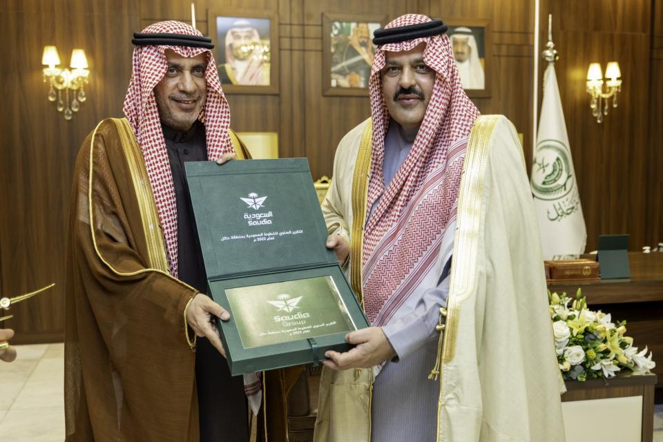 الأمير عبدالعزيز بن سعد يطلع على أرقام وإحصائيات الخطوط الجوية السعودية بالمنطقة لعام 2023 م
