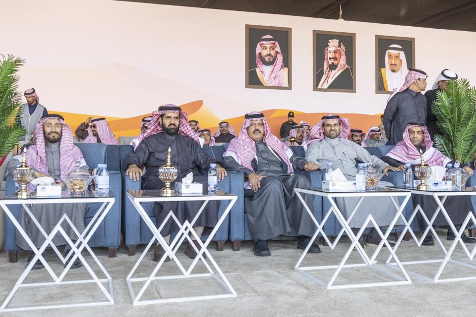 أمير منطقة حائل يزور الفعاليات المصاحبة لجادة الإبل في حائل