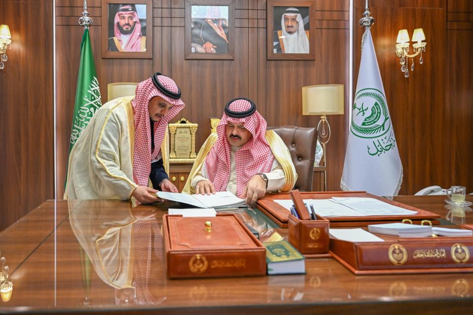 الأمير عبدالعزيز بن سعد يستقبل أمين منطقة حائل