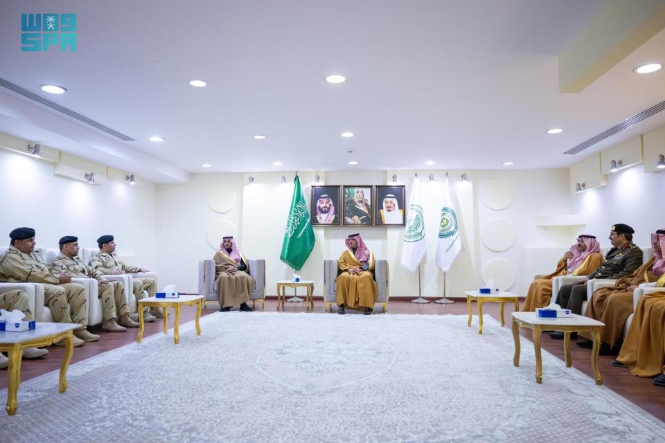 الأمير عبدالعزيز بن سعود يلتقي مدير عام مكافحة المخدرات وعدد من قيادات المكافحة في منطقة حائل