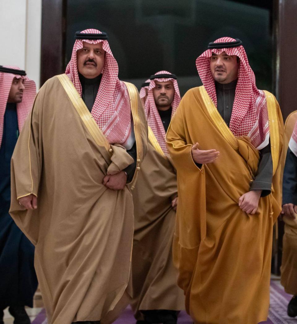 الأمير عبدالعزيز بن سعود يستقبل عددًا من المواطنين من أهالي منطقة حائل