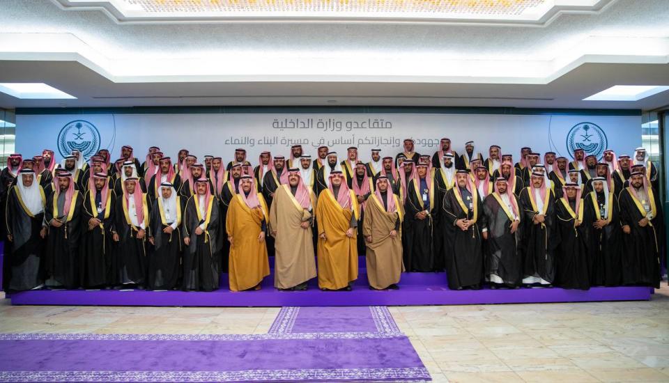 الأمير عبدالعزيز بن سعود يلتقي متقاعدي القطاعات التابعة لوزارة الداخلية والقطاعات الأمنية والإمارة بمنطقة حائل