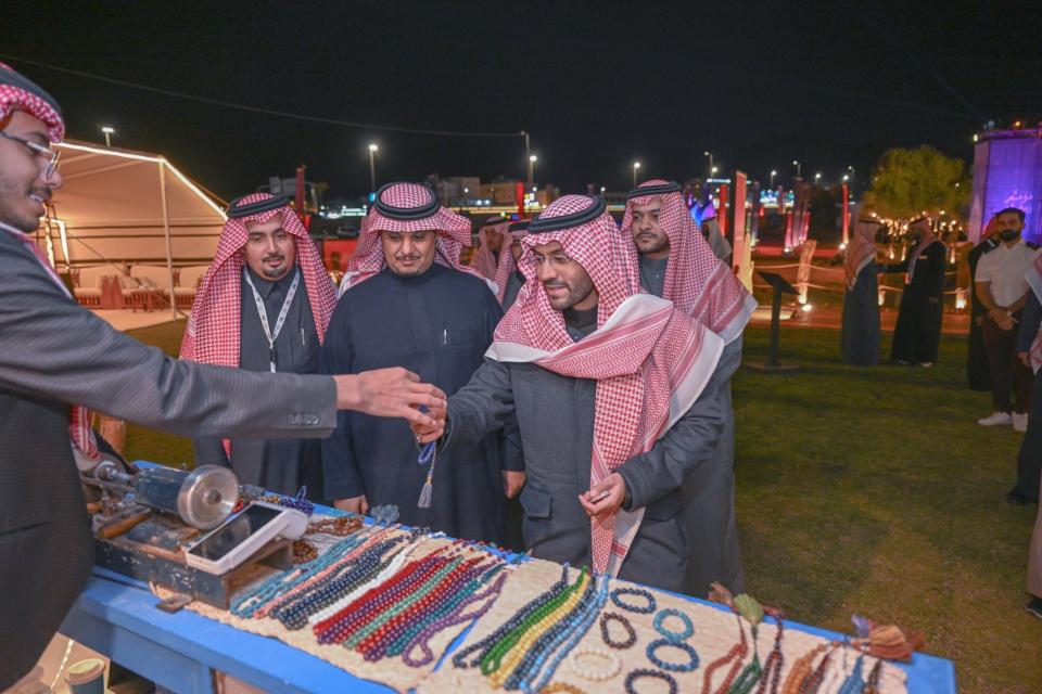نائب أمير منطقة حائل يزور فعاليات "موسم رمضان"