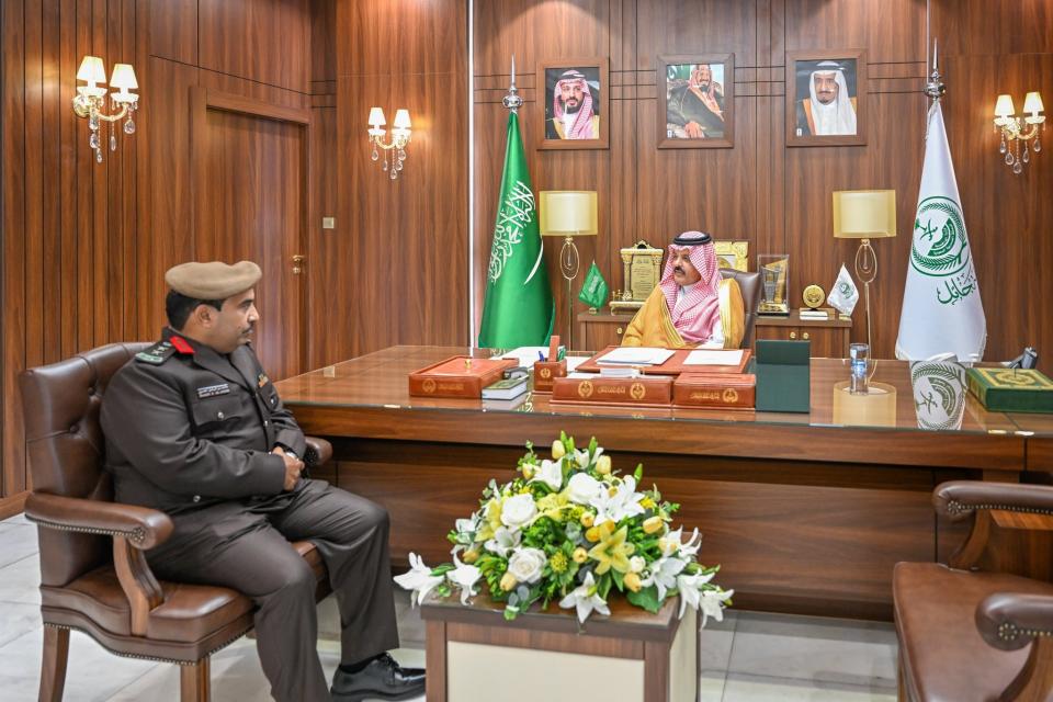 الأمير عبدالعزيز بن سعد يستقبل قائد القوة الخاصة للأمن البيئي بحائل المعين حديثاً
