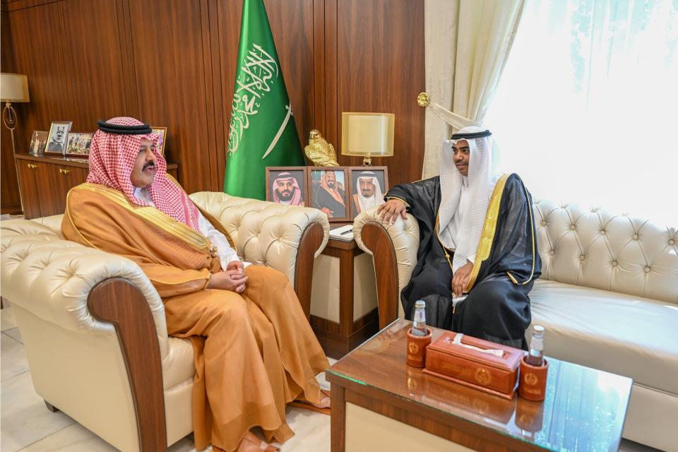 أمير حائل يستقبل مدير فرع الأحوال المدنية بالمنطقة المعين حديثاً