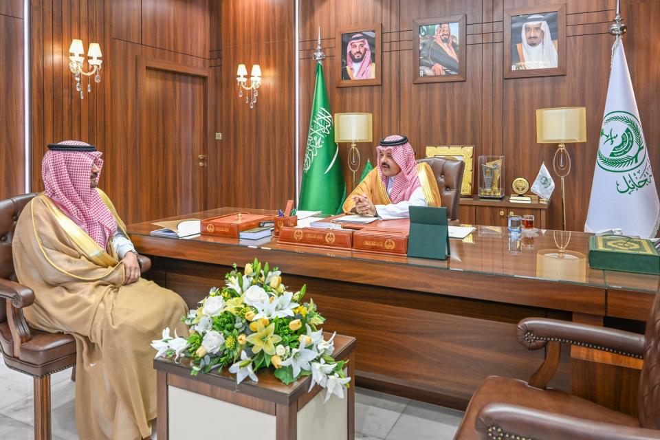 الأمير عبدالعزيز بن سعد يستقبل رئيس جامعة حائل