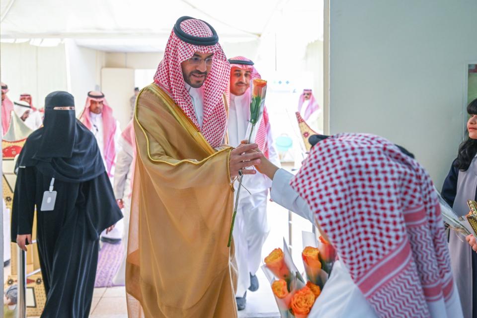 نائب أمير حائل يزور "مركز انتماء" للرعاية النهارية