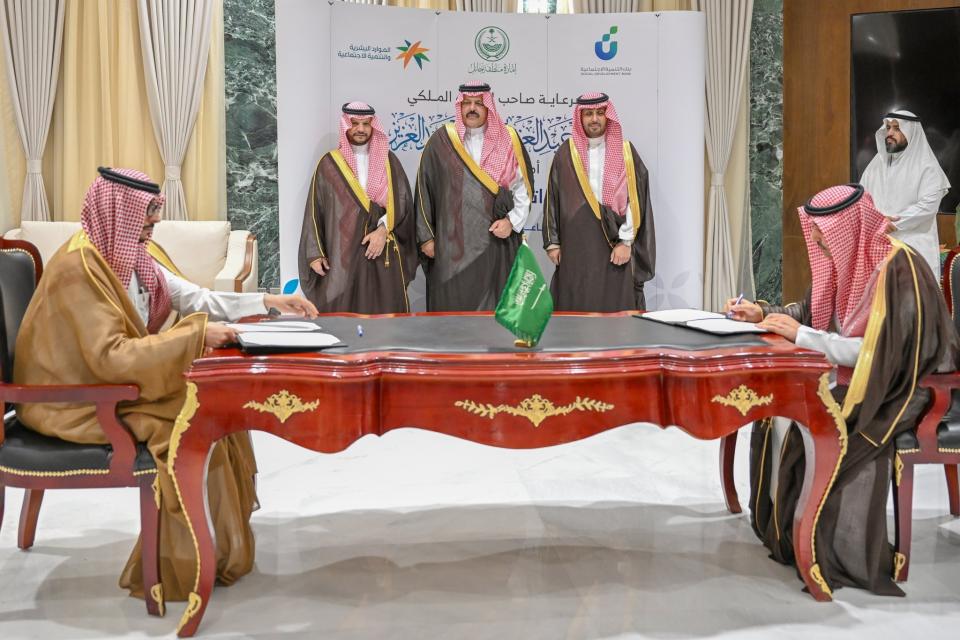 أمير منطقة حائل يستقبل مساعد وزير الموارد البشرية والتنمية الاجتماعية للخدمات المشتركة