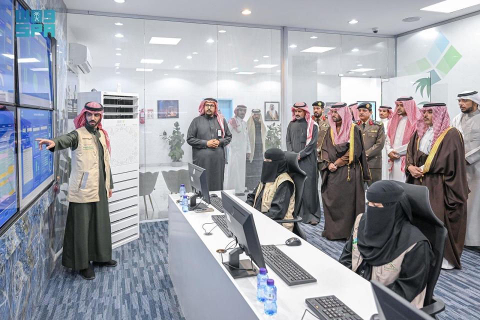 نائب أمير حائل يزور مركز إدارة الأزمات والكوارث الصحية بحائل