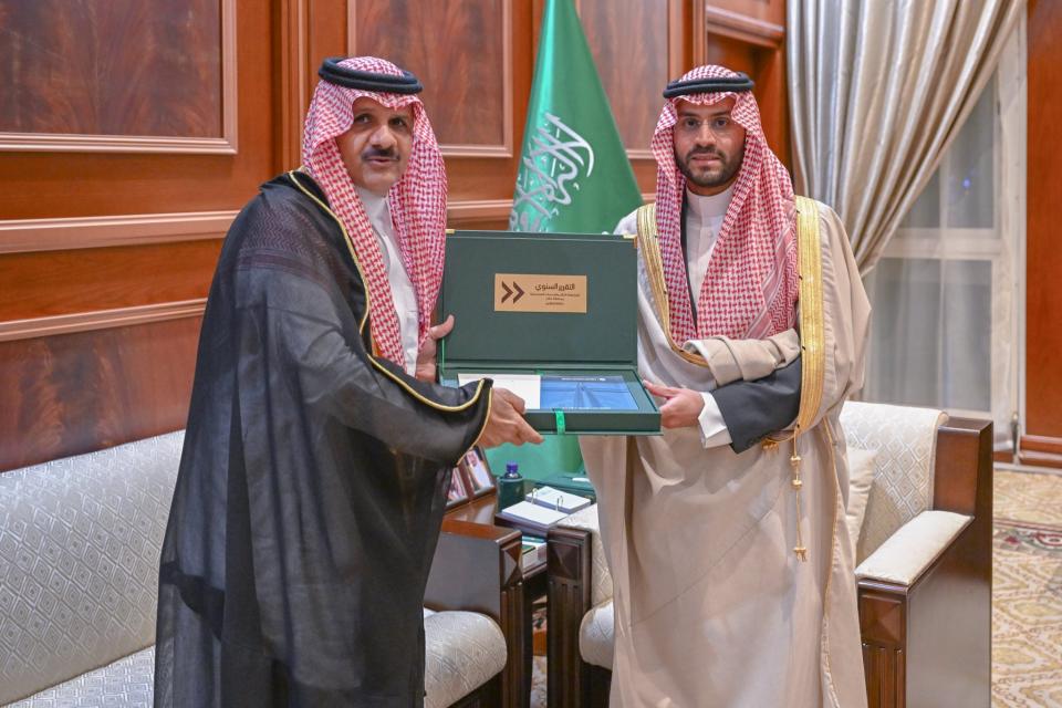 نائب أمير حائل يلتقي مدير عام فرع وزارة النقل بالمنطقة