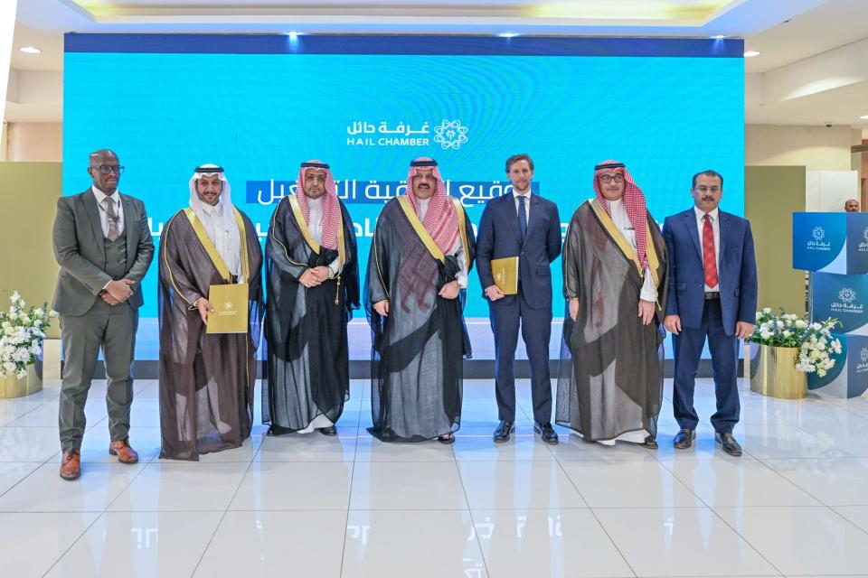 أمير حائل يلتقي عددًا من رجال الأعمال والمستثمرين ويشهد توقيع اتفاقية تشغيل بين حائل زون ومجموعة فنادق بارسيلو
