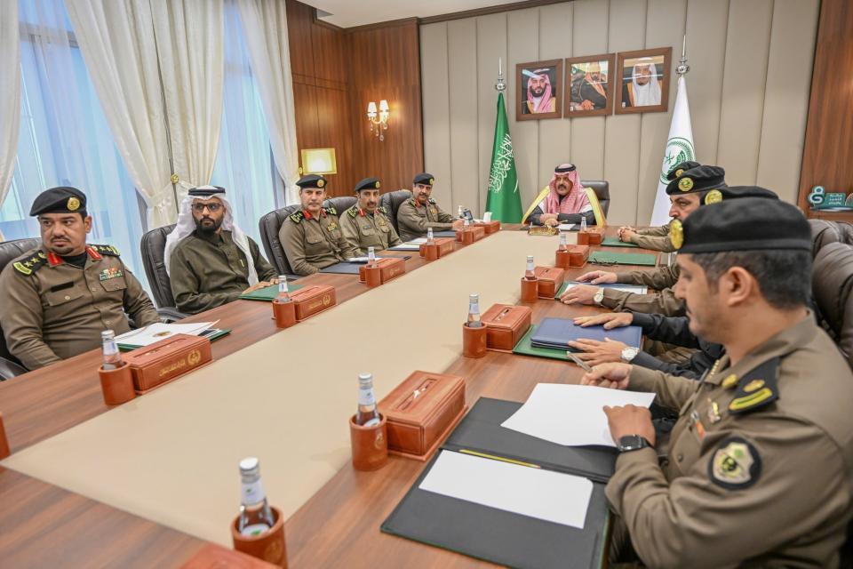 أمير حائل يستقبل مدير شرطة المنطقة