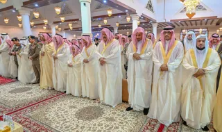 أمير منطقة حائل ونائبه يؤديان صلاة عيد الفطر