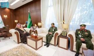 أمير منطقة حائل يقلّد مدير جوازات المنطقة ومساعده رتبتيهما الجديدتين