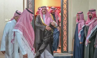 أمير منطقة حائل ونائبه يعزيان أسرة الطوب في وفاة فقيدتهم