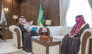 سمو أمير حائل يستقبل مدير فرع بنك التنمية الاجتماعية بالمنطقة