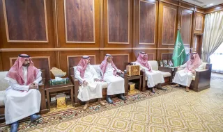 سمو الأمير فيصل بن فهد بن مقرن يلتقي رئيس غرفة حائل.