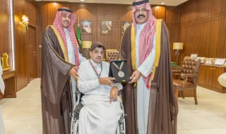 سمو الأمير عبدالعزيز بن سعد يستقبل لاعب نادي ذوي الإعاقة بحائل ذعار الشمري