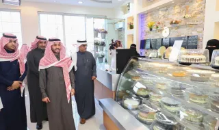 سمو نائب أمير حائل يزور عدداً من المشاريع المبادِرة بالتوطين الكامل بالمنطقة