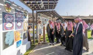 نائب أمير منطقة حائل يزور المعرض الفني "مسار الفنون" بقلعة عيرف التاريخية