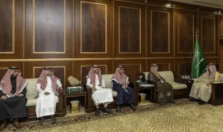 الأمير فيصل بن فهد بن مقرن يتسلم التقرير السنوي لشركة أسمنت حائل