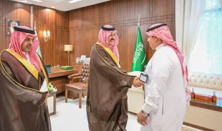 أمير منطقة حائل يستقبل المهنّئين بمناسبة عيد الفطر من منسوبي الإمارة