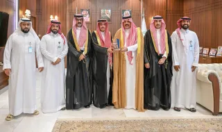 أمير حائل يستقبل مدير فرع وزارة الموارد البشرية والتنمية الاجتماعية بالمنطقة