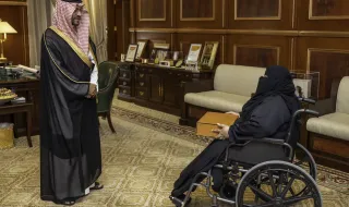 نائب أمير منطقة حائل يستقبل المواطنة وجدان الشمري