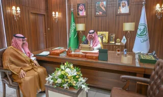 أمير حائل يستقبل مدير عام ميدان الفروسية بالمنطقة